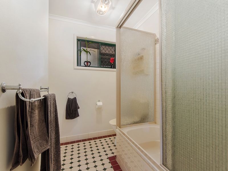 6 Parklake Drive, Mudgeeraba QLD 4213