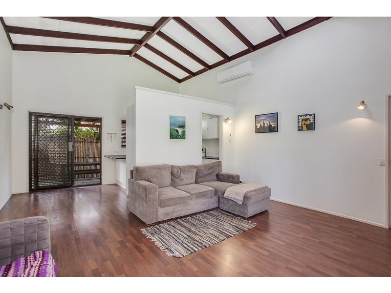 1/4 Shrike Court, Burleigh Waters QLD 4220