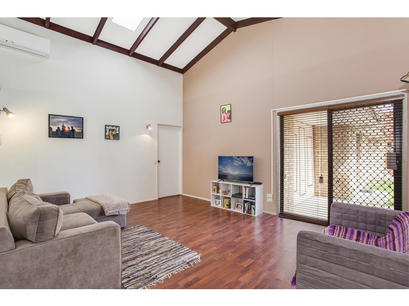1/4 Shrike Court, Burleigh Waters QLD 4220