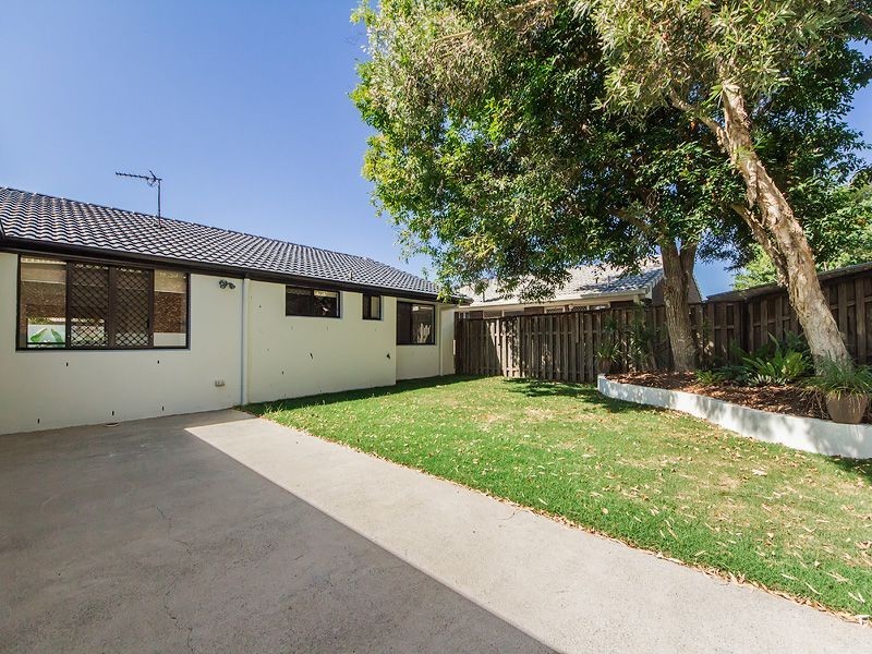 17 Montezuma Dr, Burleigh Waters QLD 4220