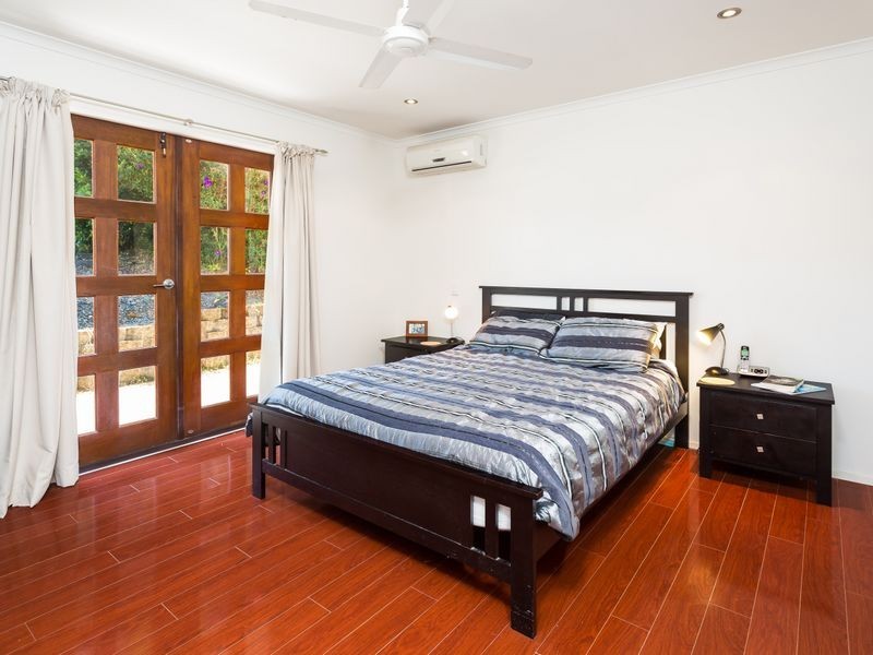 1 Bushtree Court, Burleigh Waters QLD 4220