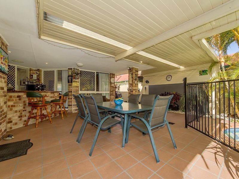 30 Nuthatch St, Burleigh Waters QLD 4220
