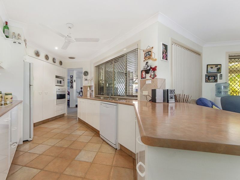 30 Nuthatch St, Burleigh Waters QLD 4220