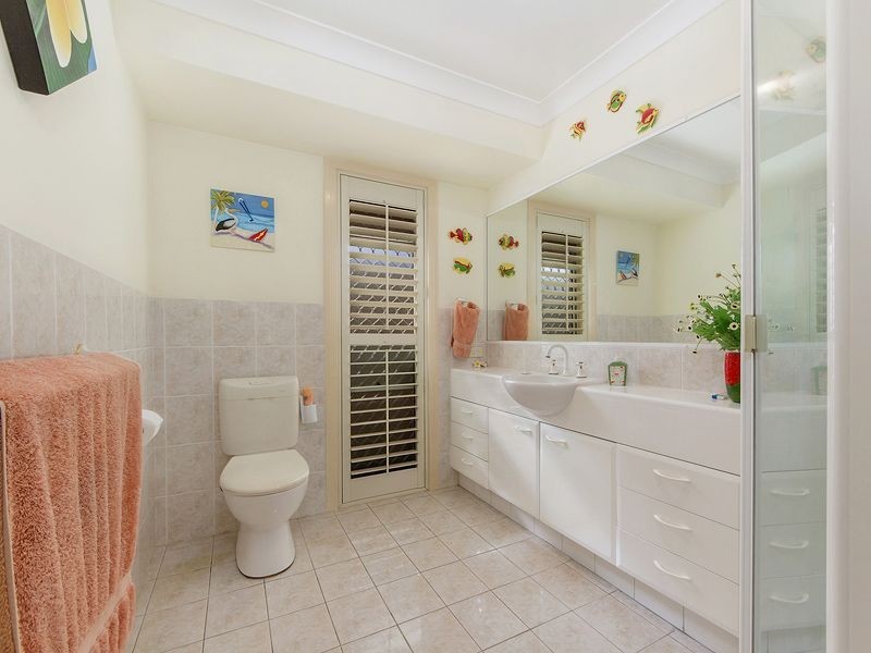30 Nuthatch St, Burleigh Waters QLD 4220