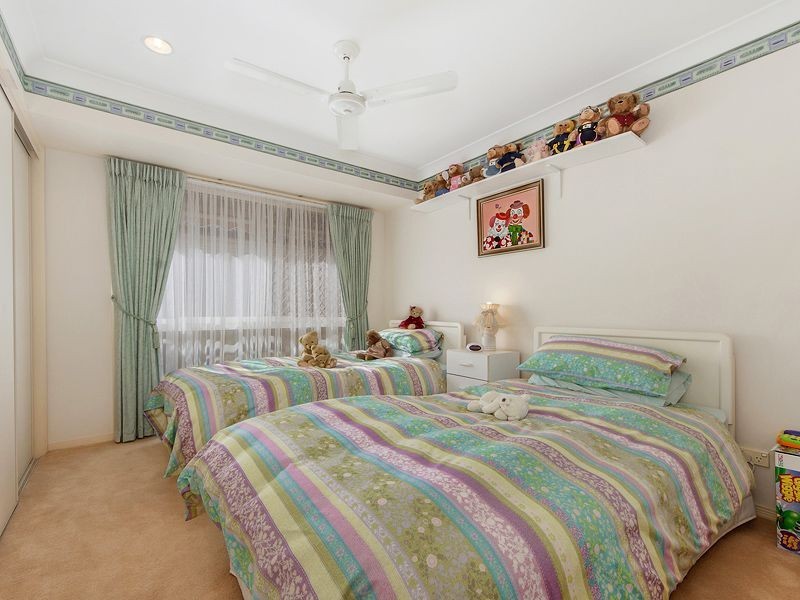 30 Nuthatch St, Burleigh Waters QLD 4220