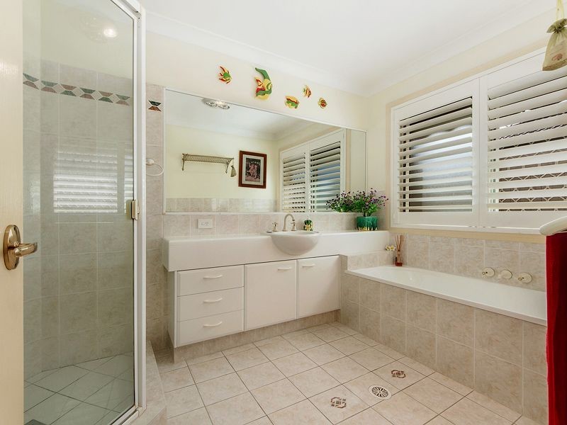 30 Nuthatch St, Burleigh Waters QLD 4220