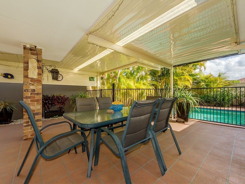 30 Nuthatch St, Burleigh Waters QLD 4220