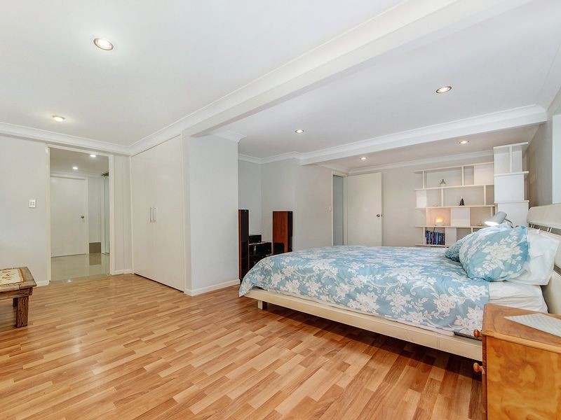 58 Kallay St, Miami QLD 4220