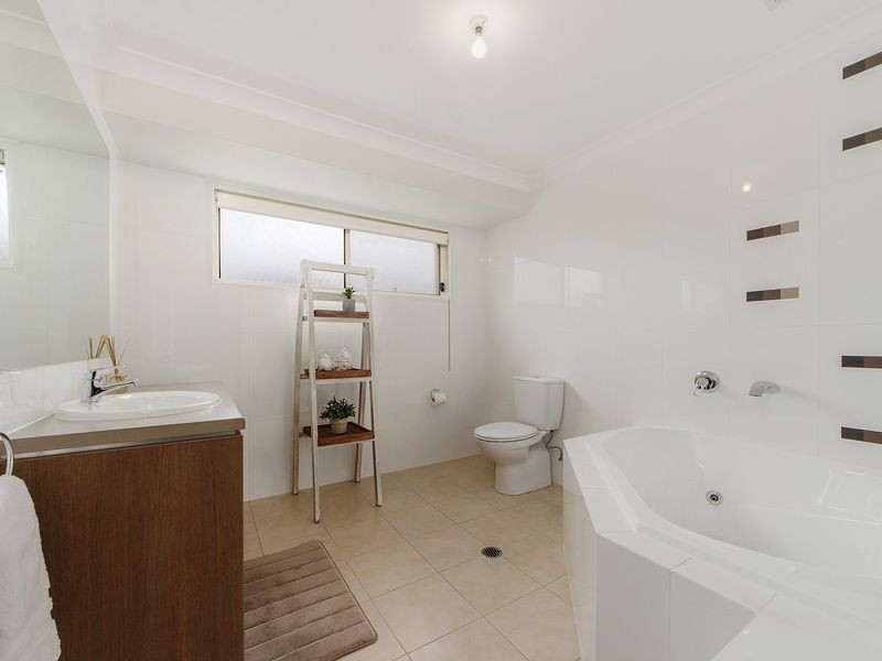 24 Ballerina Street, Burleigh Waters QLD 4220