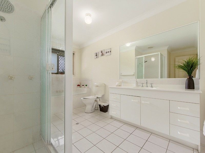 12/12 Bottlewood Court, Burleigh Waters QLD 4220