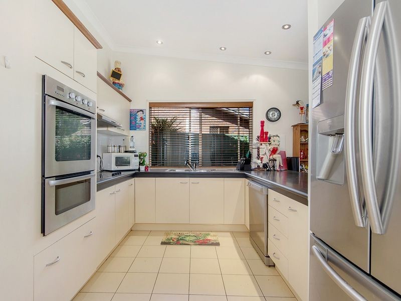 14 Rangeview Court, Burleigh Waters QLD 4220