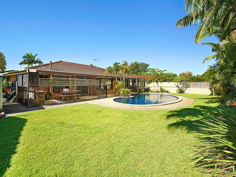 12 Cassia Ct, Palm Beach QLD 4221