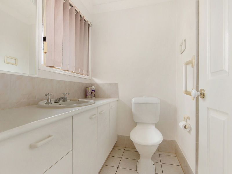 10/2 Cassowary Dr, Burleigh Waters QLD 4220