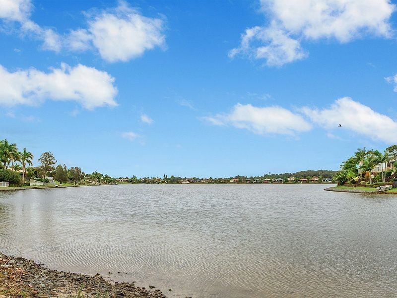 10/2 Cassowary Dr, Burleigh Waters QLD 4220