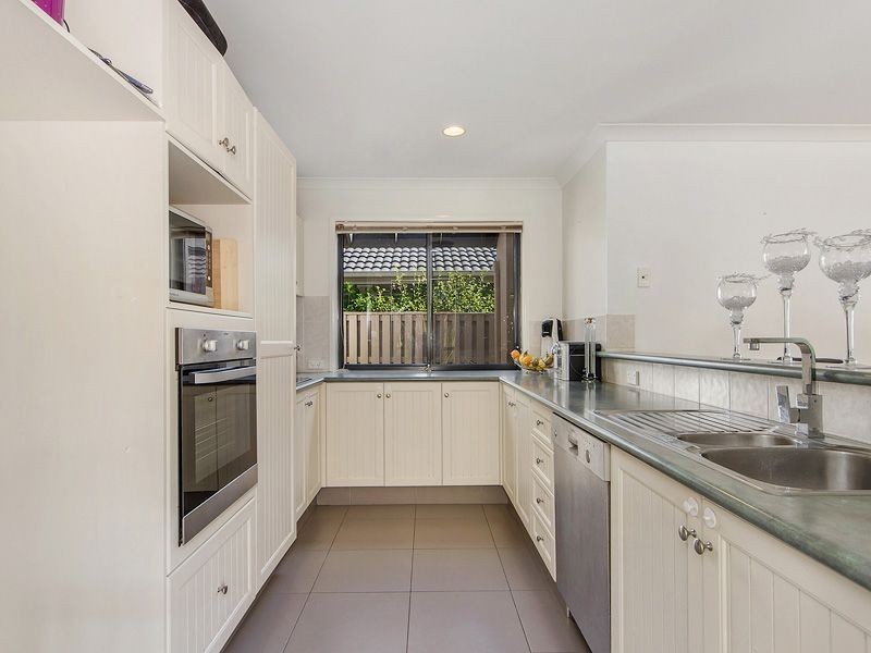5 Greendale Pl, Burleigh Waters QLD 4220