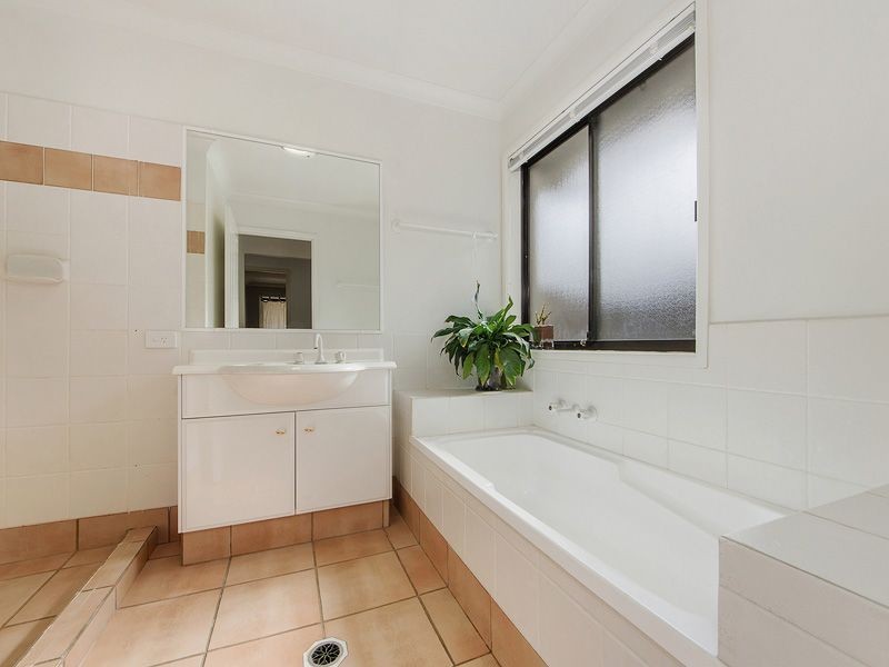 5 Greendale Pl, Burleigh Waters QLD 4220