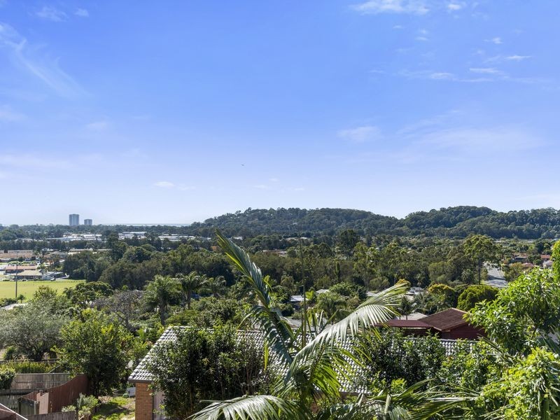 24 Robinson Place, Currumbin Waters QLD 4223