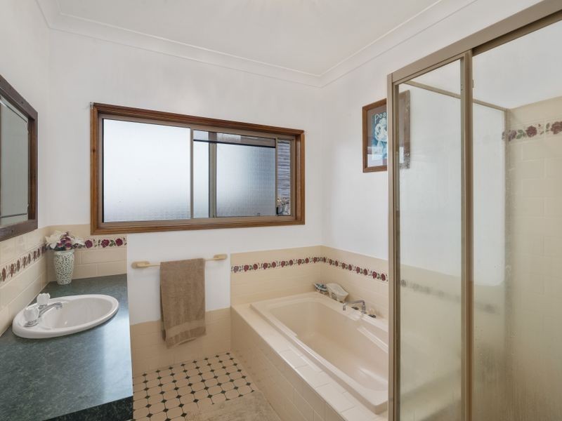 24 Robinson Place, Currumbin Waters QLD 4223