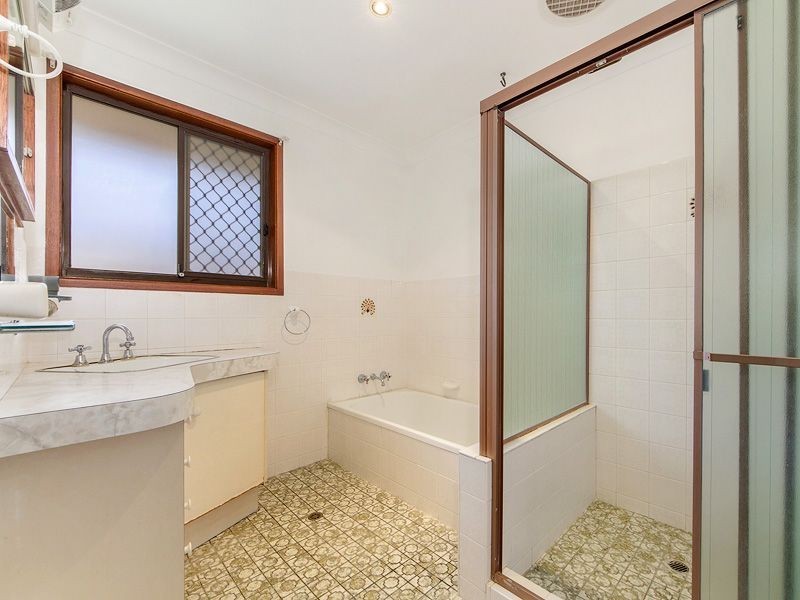 106 Burleigh Street, Burleigh Waters QLD 4220