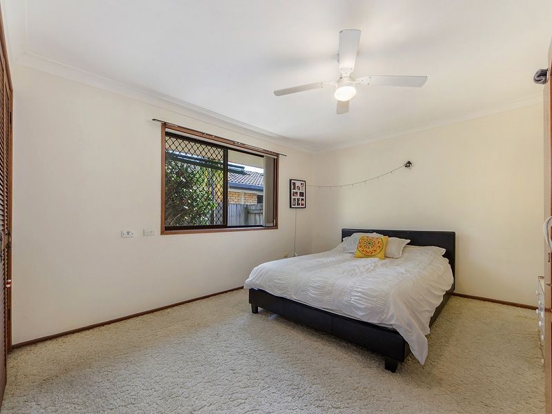 2/20 Peacock Place, Burleigh Waters QLD 4220