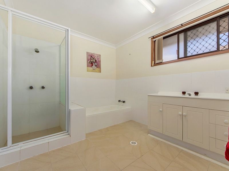 2/20 Peacock Place, Burleigh Waters QLD 4220