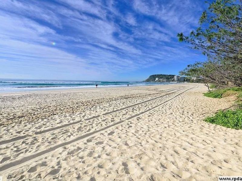 2/20 Peacock Place, Burleigh Waters QLD 4220