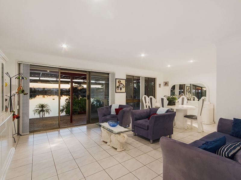 12 Spoonbill Court, Burleigh Waters QLD 4220