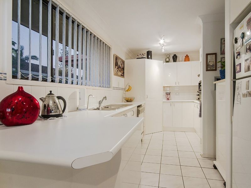 12 Spoonbill Court, Burleigh Waters QLD 4220