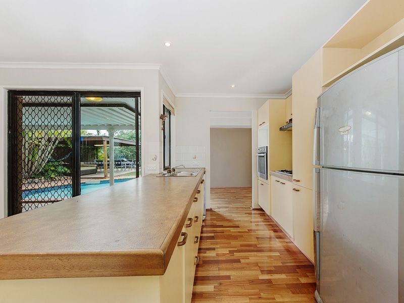 16 Darnel Street, Elanora QLD 4221