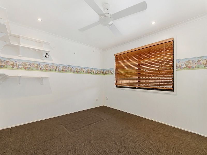 16 Darnel Street, Elanora QLD 4221