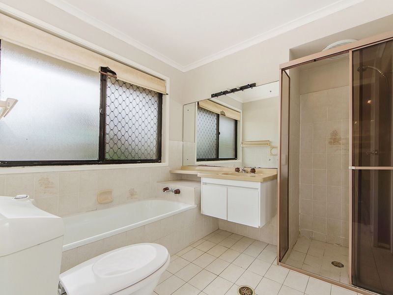 16 Darnel Street, Elanora QLD 4221