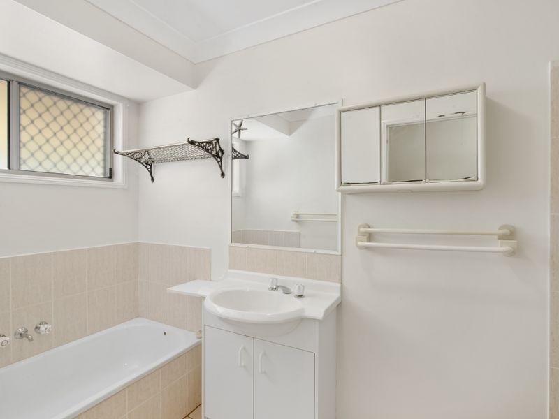 2/7 Felicia Ct, Burleigh Waters QLD 4220