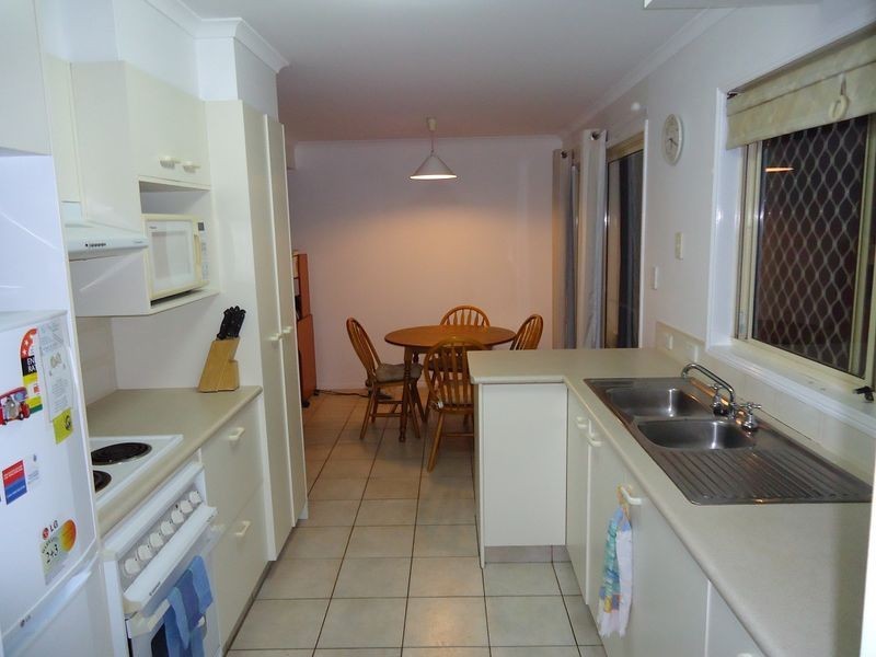 5/18 Bottlewood Ct, Burleigh Waters QLD 4220