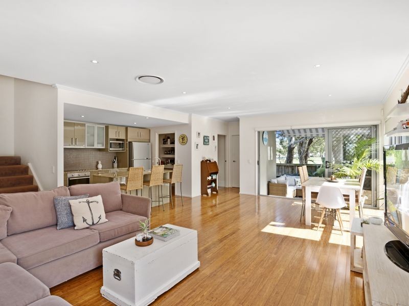 2/12 Nobby Parade, Miami QLD 4220