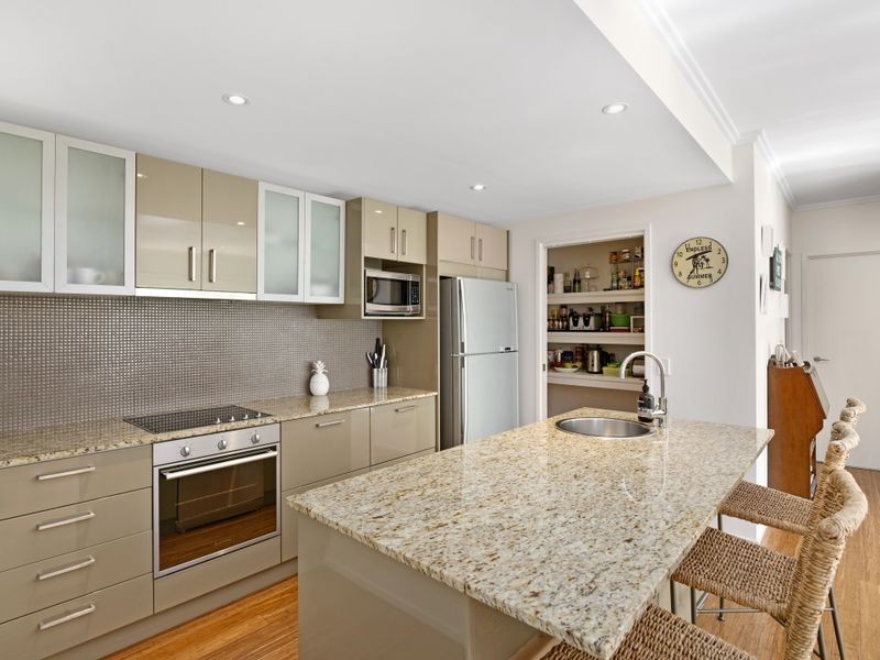 2/12 Nobby Parade, Miami QLD 4220
