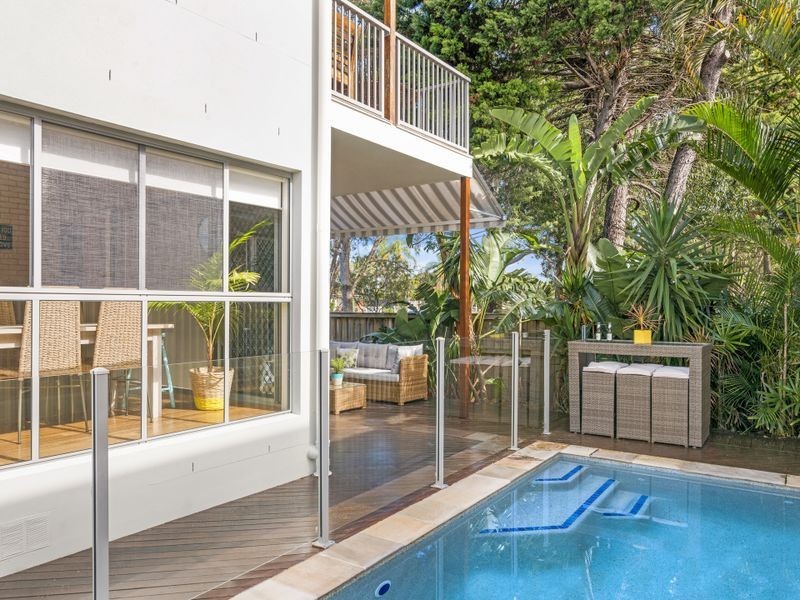 2/12 Nobby Parade, Miami QLD 4220