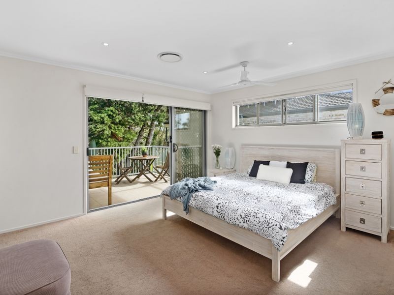 2/12 Nobby Parade, Miami QLD 4220