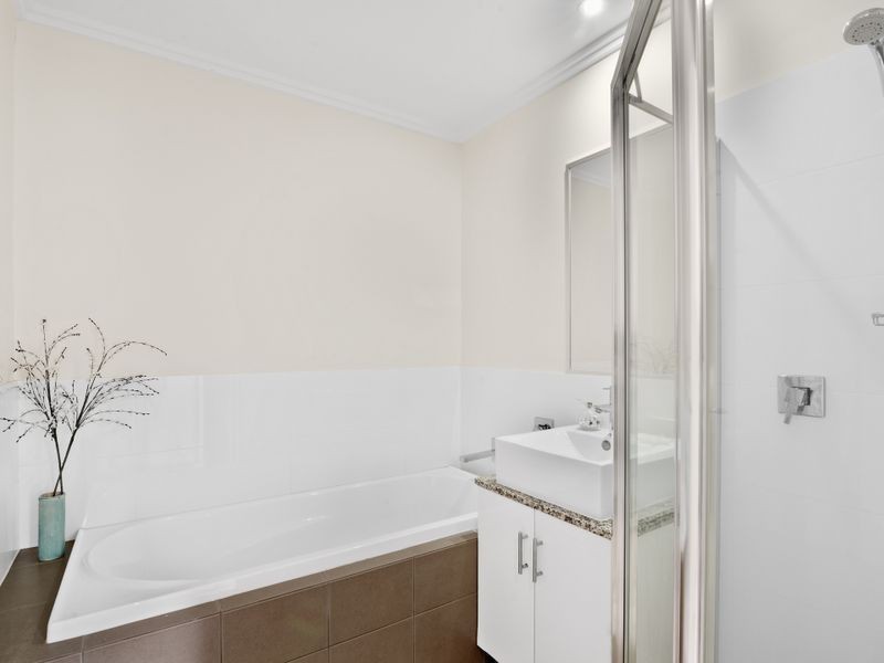 2/12 Nobby Parade, Miami QLD 4220