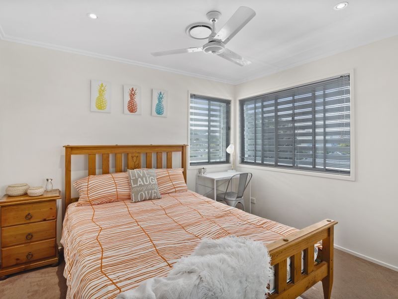 2/12 Nobby Parade, Miami QLD 4220