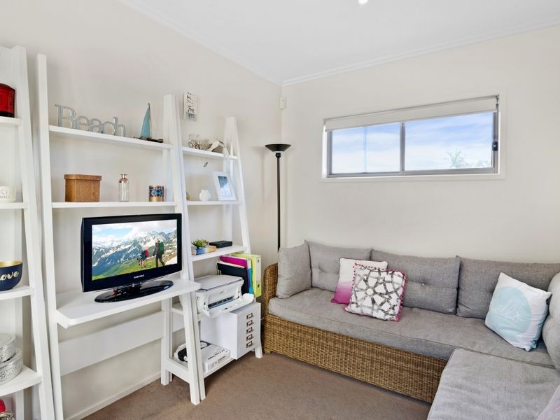 2/12 Nobby Parade, Miami QLD 4220