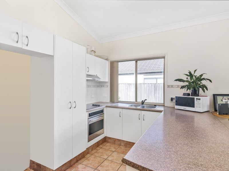 5 Shorehaven Place, Varsity Lakes QLD 4227