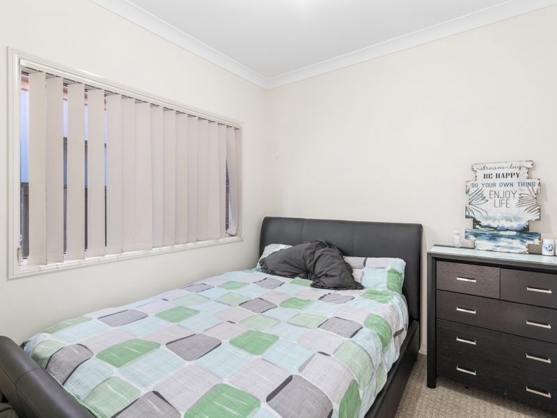 5 Shorehaven Place, Varsity Lakes QLD 4227