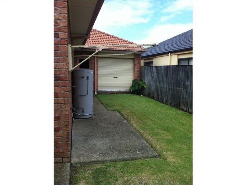 5 Shorehaven Place, Varsity Lakes QLD 4227
