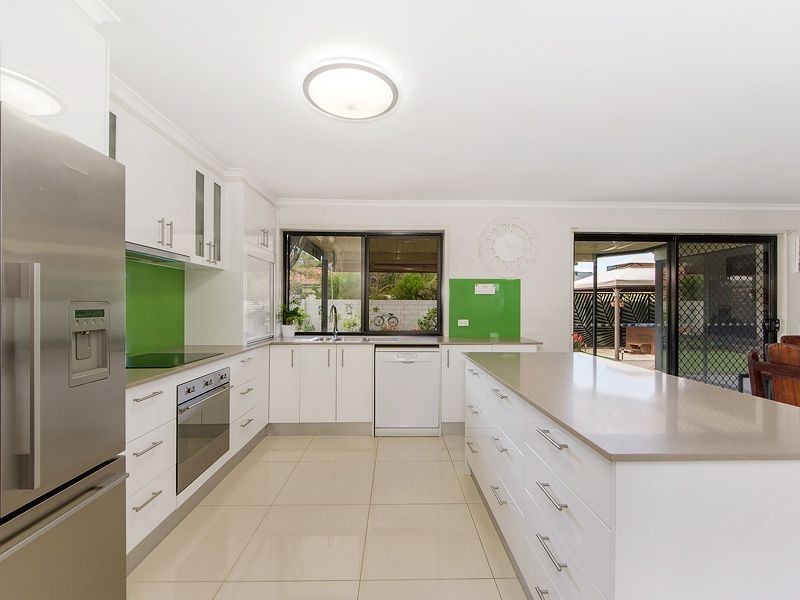 7 Coral Sea Ct, Burleigh Waters QLD 4220