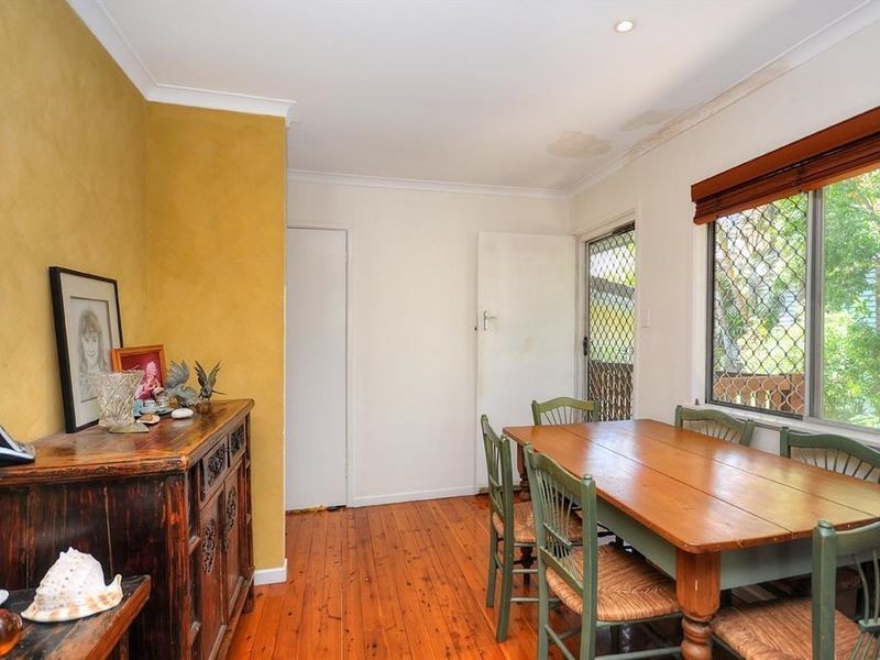 9 Messines Cr, Miami QLD 4220