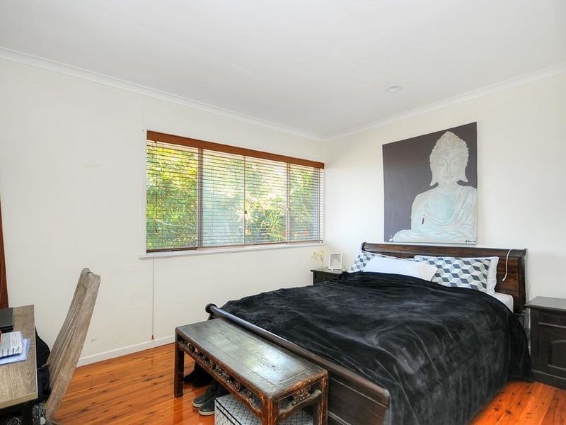 9 Messines Cr, Miami QLD 4220