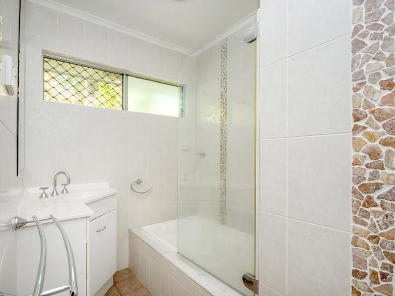 9 Messines Cr, Miami QLD 4220