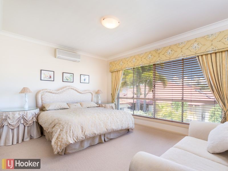 8 Pine Valley Dr, Robina QLD 4226