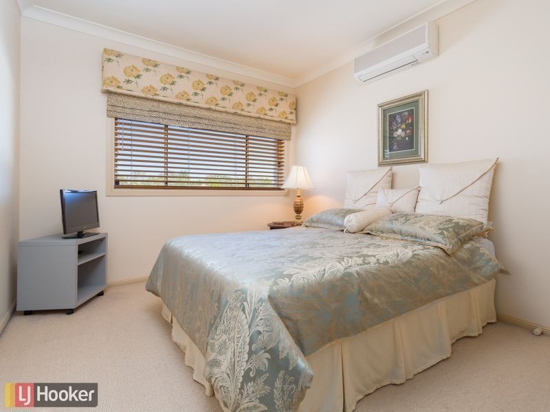 8 Pine Valley Dr, Robina QLD 4226