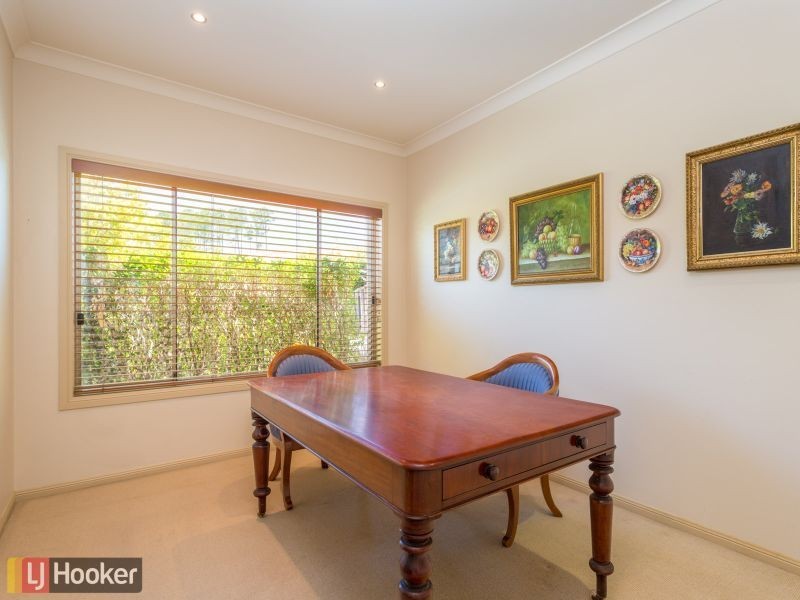 8 Pine Valley Dr, Robina QLD 4226